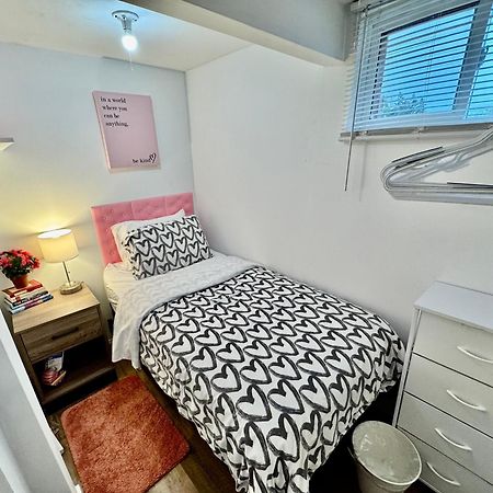 Tiny Private Room On The 1St Floor With Shared Bathroom Near Seatac Airport And Downtown ซีแอตเทิล ภายนอก รูปภาพ