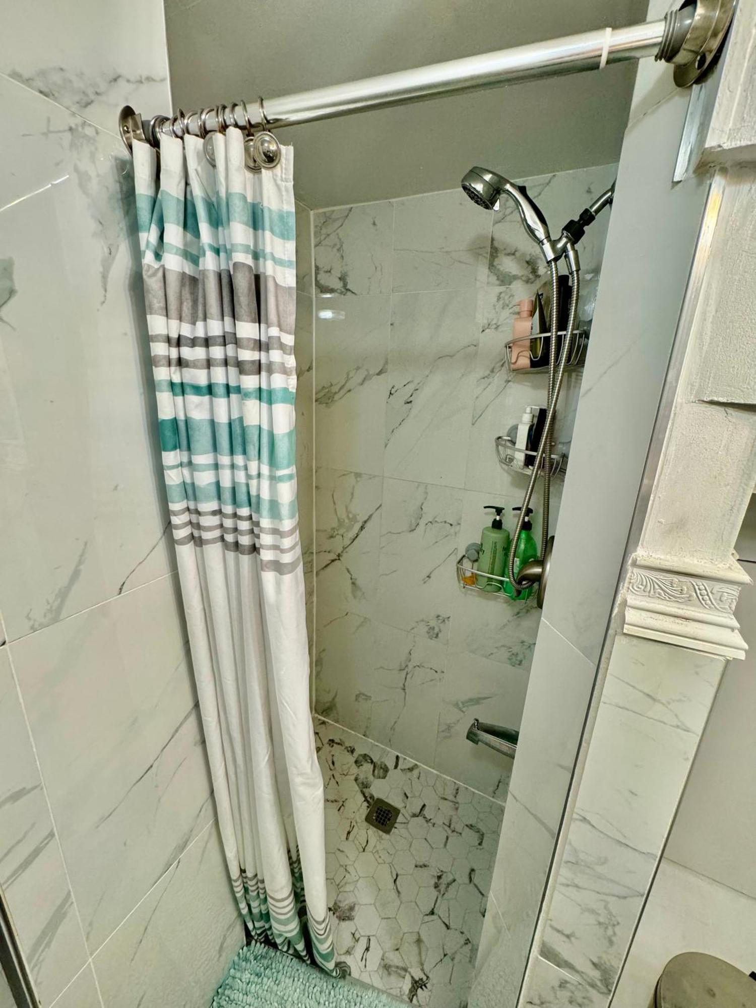 Tiny Private Room On The 1St Floor With Shared Bathroom Near Seatac Airport And Downtown ซีแอตเทิล ภายนอก รูปภาพ