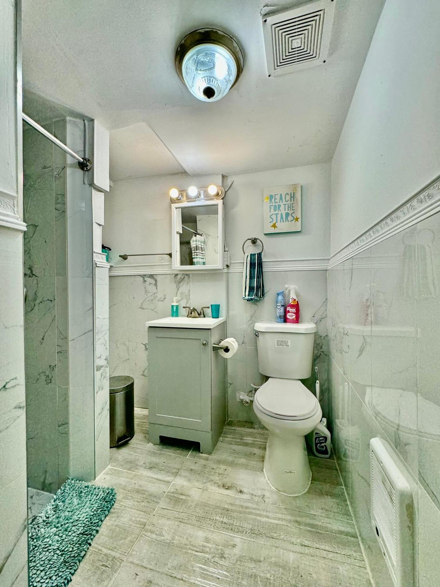 Tiny Private Room On The 1St Floor With Shared Bathroom Near Seatac Airport And Downtown ซีแอตเทิล ภายนอก รูปภาพ