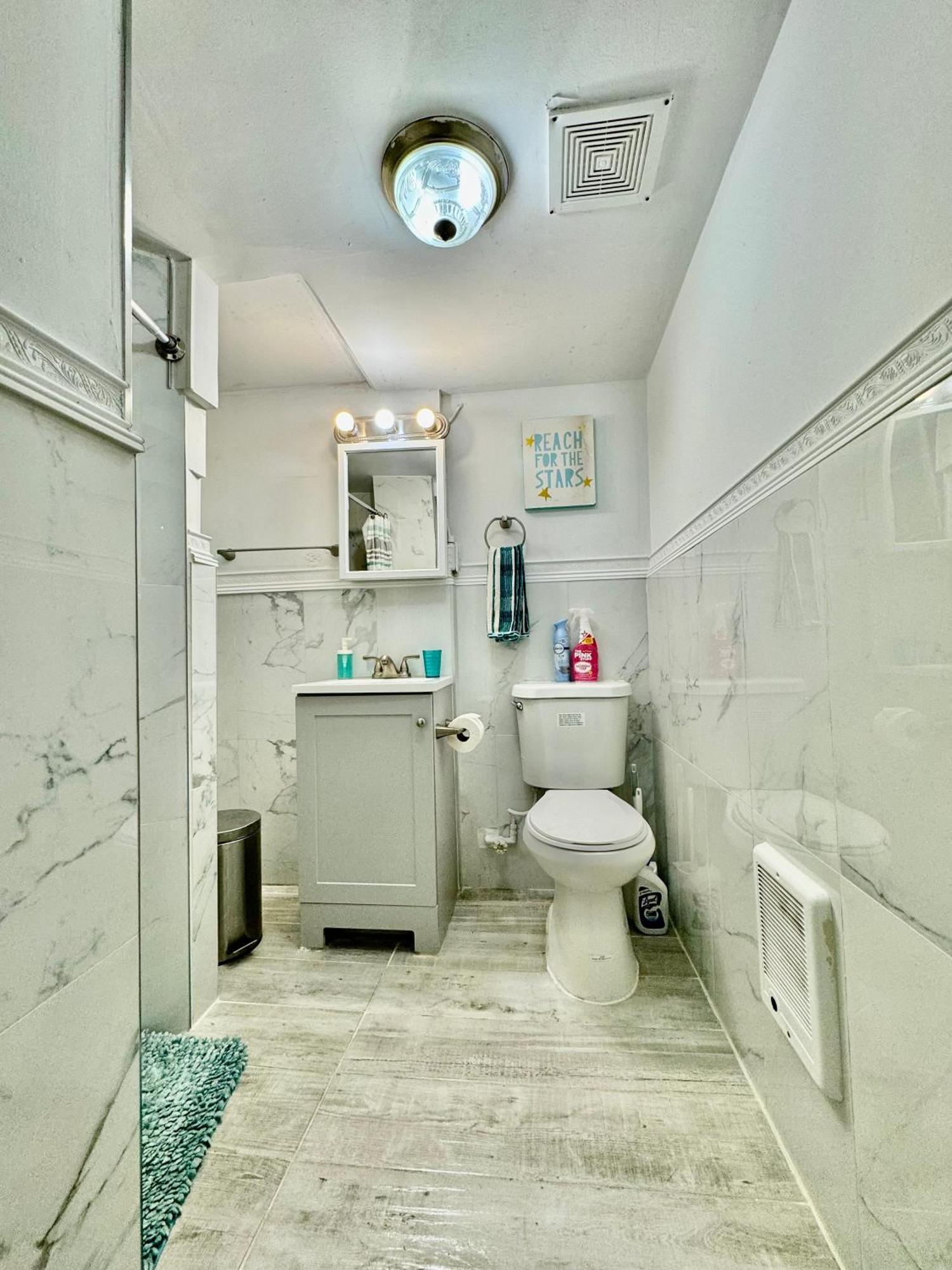 Tiny Private Room On The 1St Floor With Shared Bathroom Near Seatac Airport And Downtown ซีแอตเทิล ภายนอก รูปภาพ