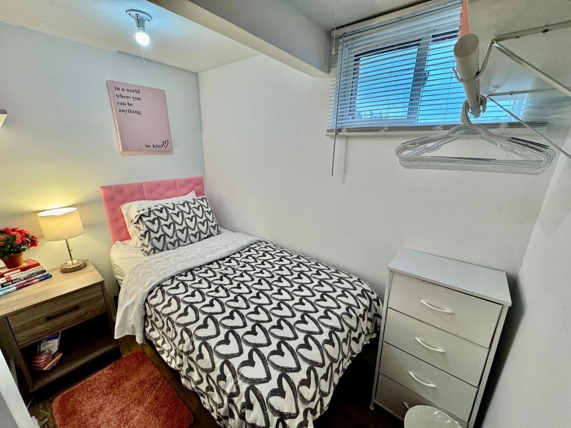 Tiny Private Room On The 1St Floor With Shared Bathroom Near Seatac Airport And Downtown ซีแอตเทิล ภายนอก รูปภาพ