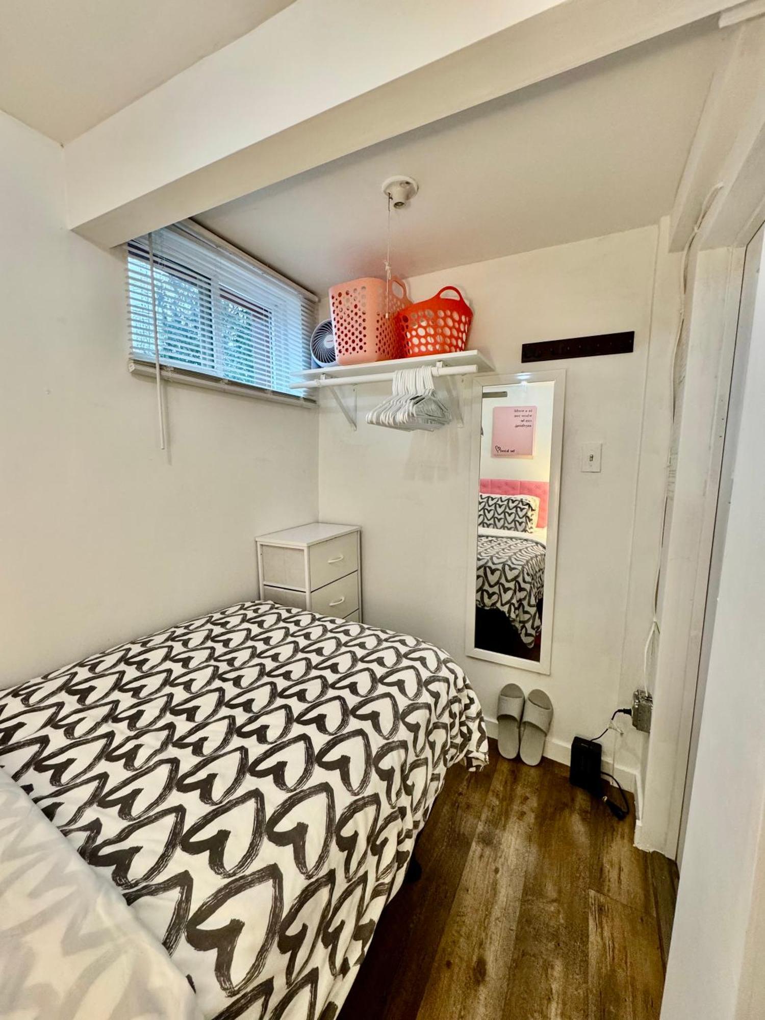 Tiny Private Room On The 1St Floor With Shared Bathroom Near Seatac Airport And Downtown ซีแอตเทิล ภายนอก รูปภาพ