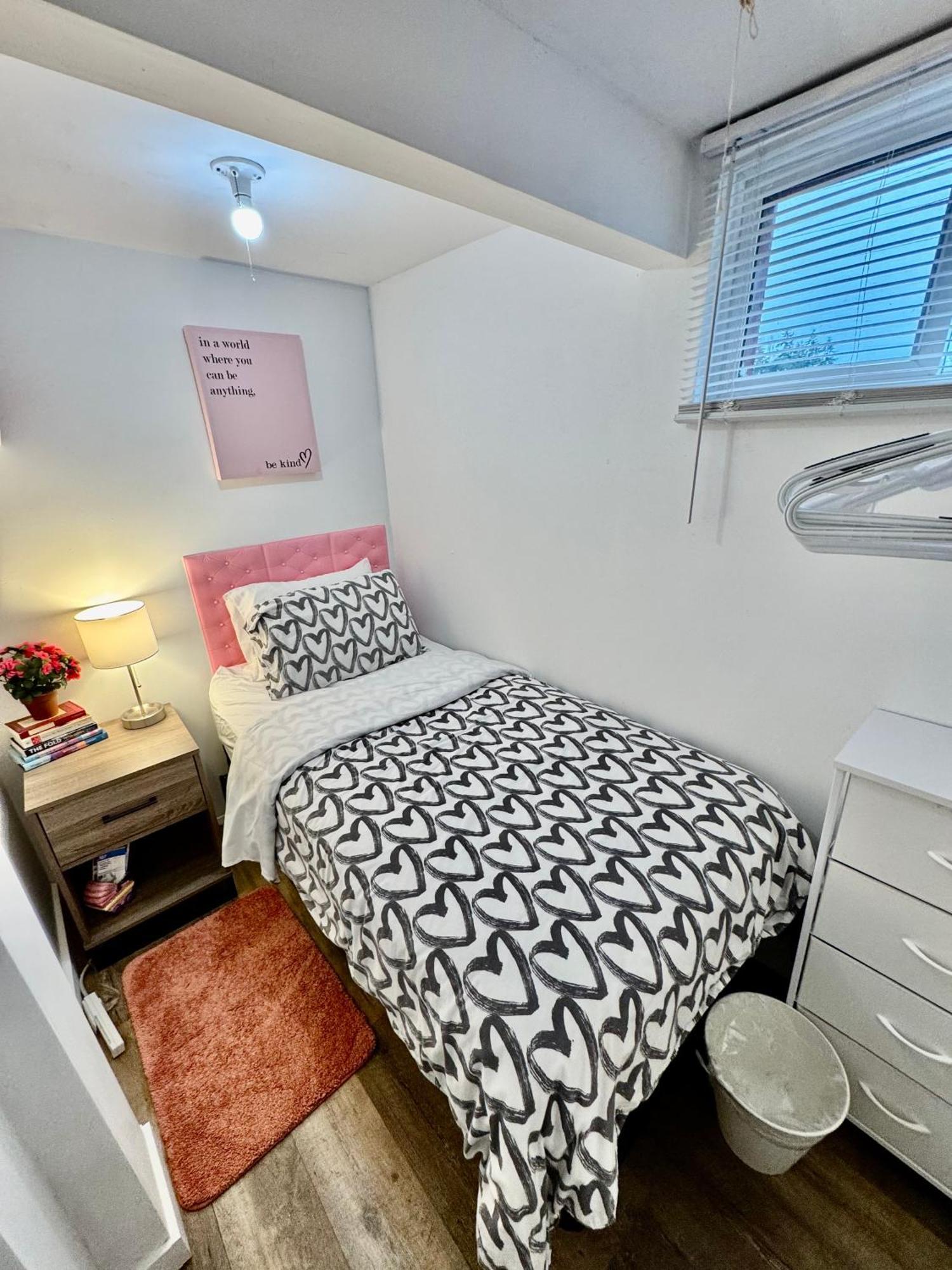 Tiny Private Room On The 1St Floor With Shared Bathroom Near Seatac Airport And Downtown ซีแอตเทิล ภายนอก รูปภาพ